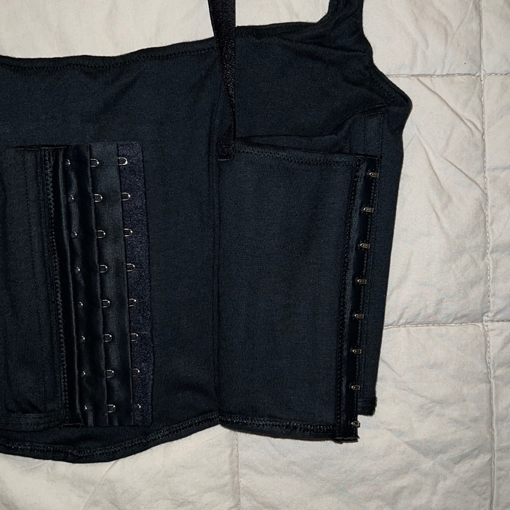 SKIMS Black Crop Top - Picture 6 of 6